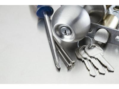 wymiana zamków w drzewiach domów i mieszkań - kliknij, aby powiększyć