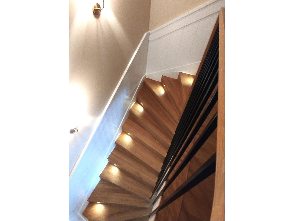 Schody konstrukcyjne dywanowe natur barierka metalowa