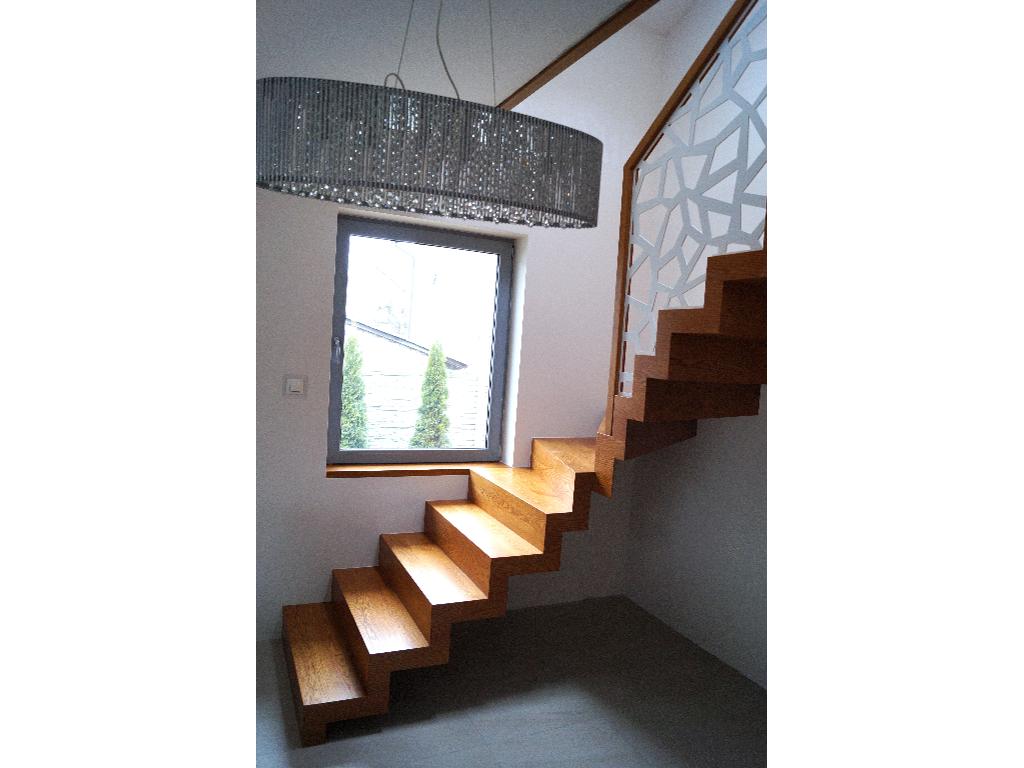 Schody konstrukcyjne dywanowe natur barierka ażorowa