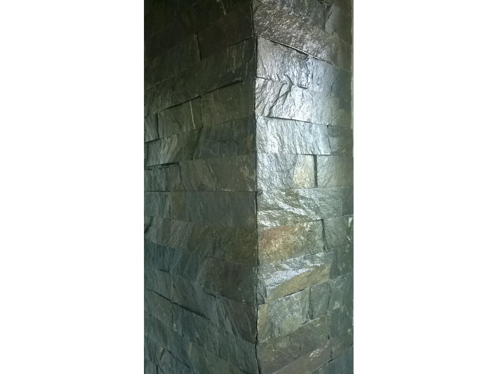 formatowany łupek idealny na ścianę kinową