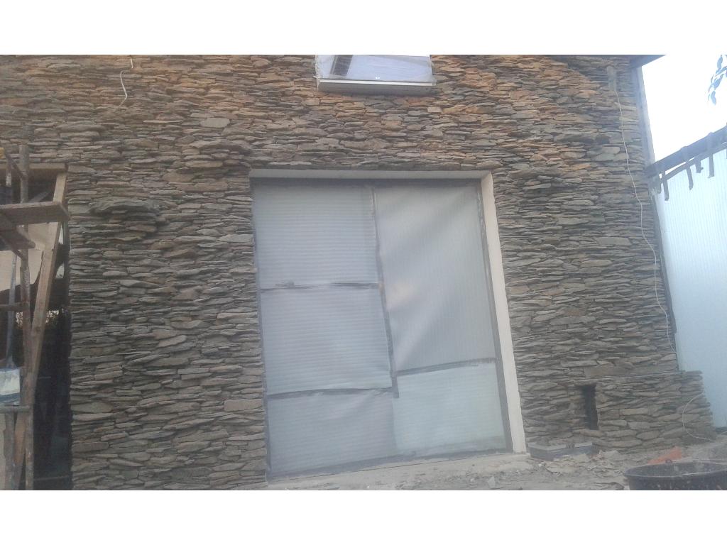 elewacja francuska z łupka szarogłazowego w ogrodzie zimowym