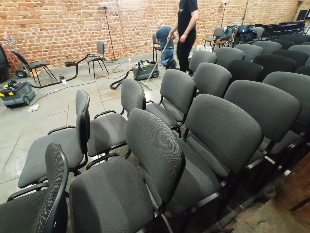 czyszczenie tapicerek krzeseł , foteli , sof i narożników 