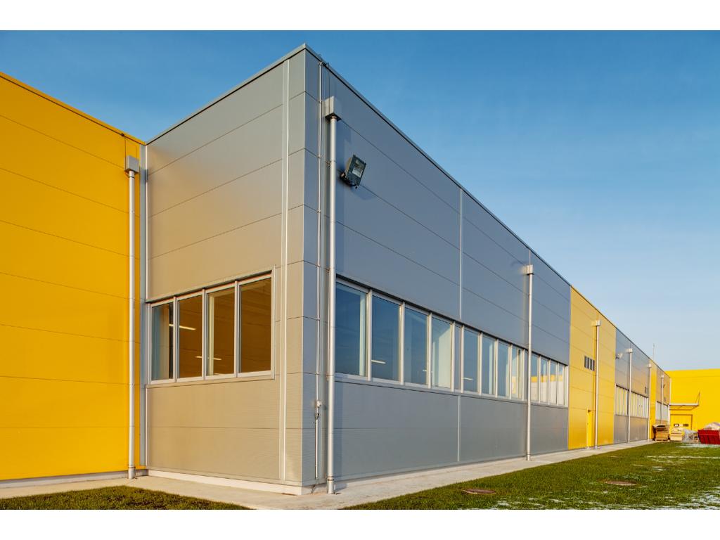 Mycie hal przemysłowych, magazynowych i produkcyjnych