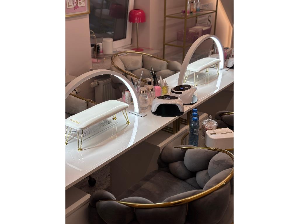 Profesjonalne stanowisko manicure w Willowa Beauty Lublin
