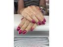 Stylowy manicure hybrydowy w odcieniu burgundu
