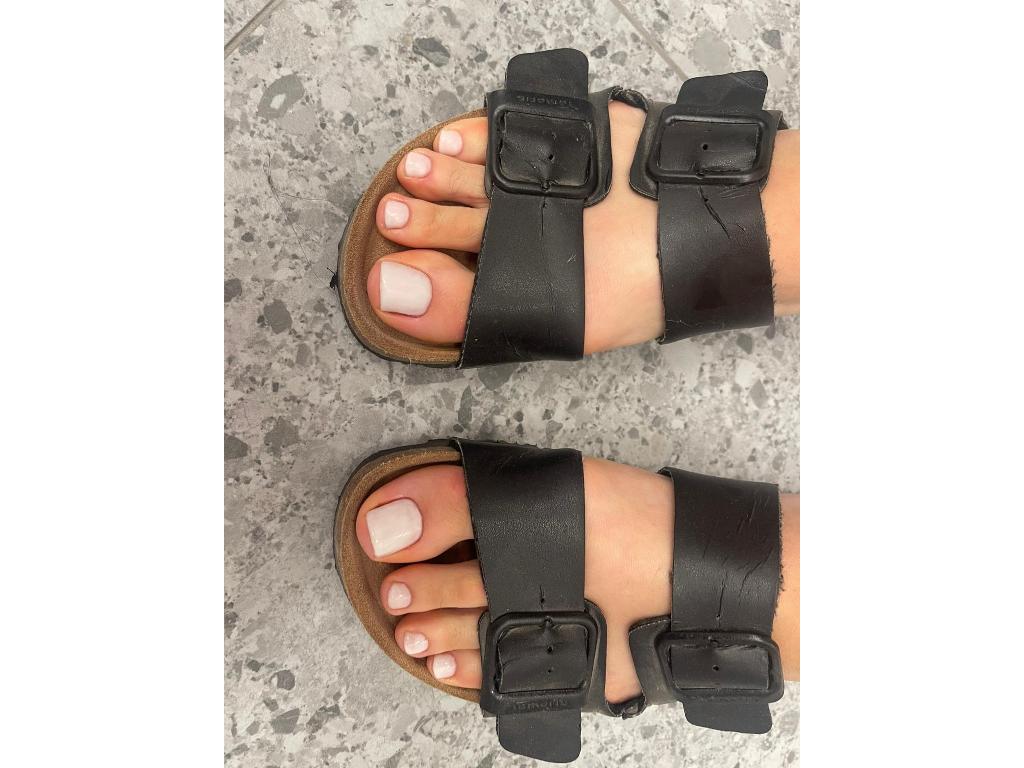 Pedicure hybrydowy Lublin  piękne i zadbane stopy.