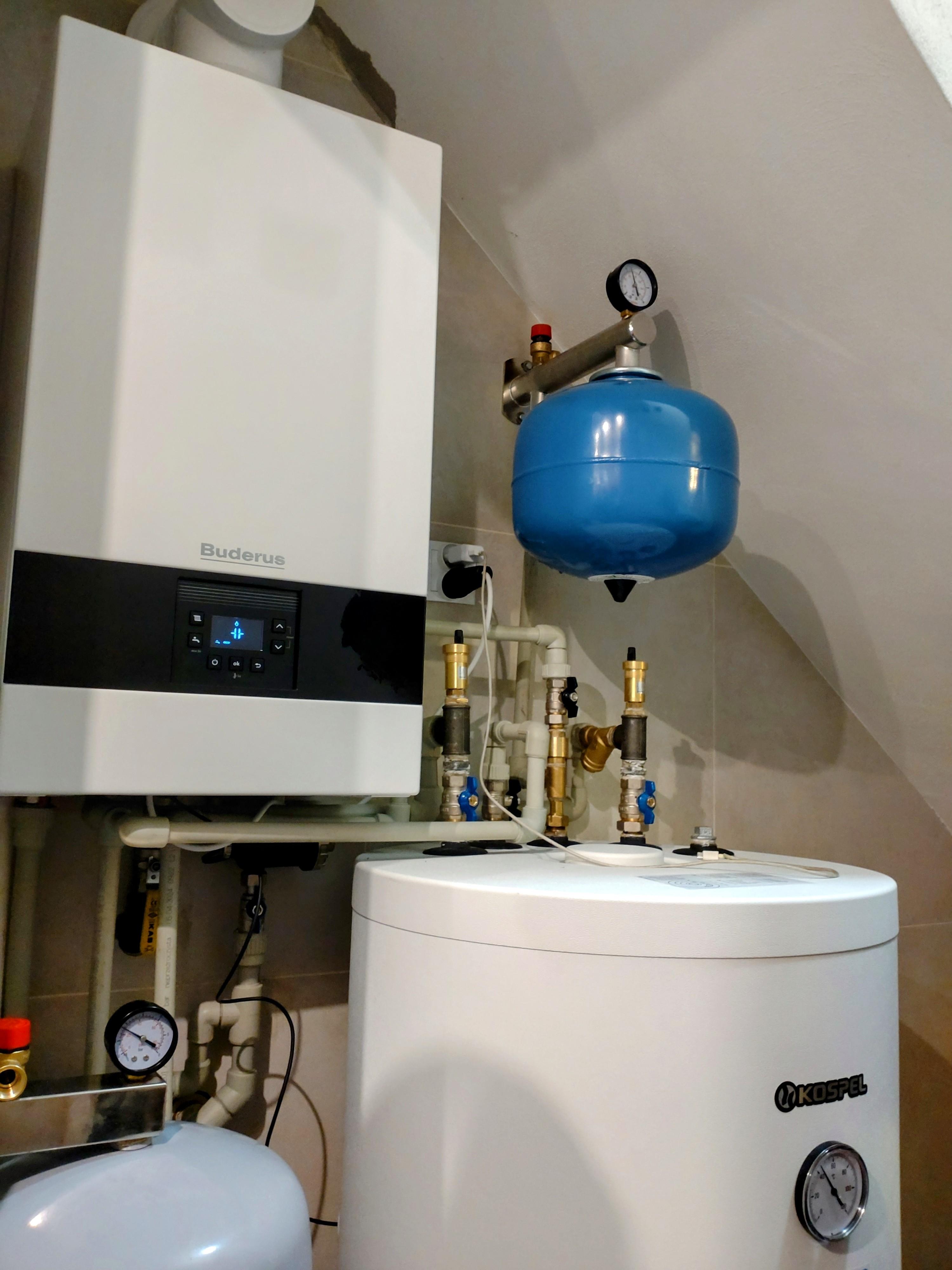 kolejna kotłownia Buderus z kotłem GB 122iTH+zasobnik c.w.u
